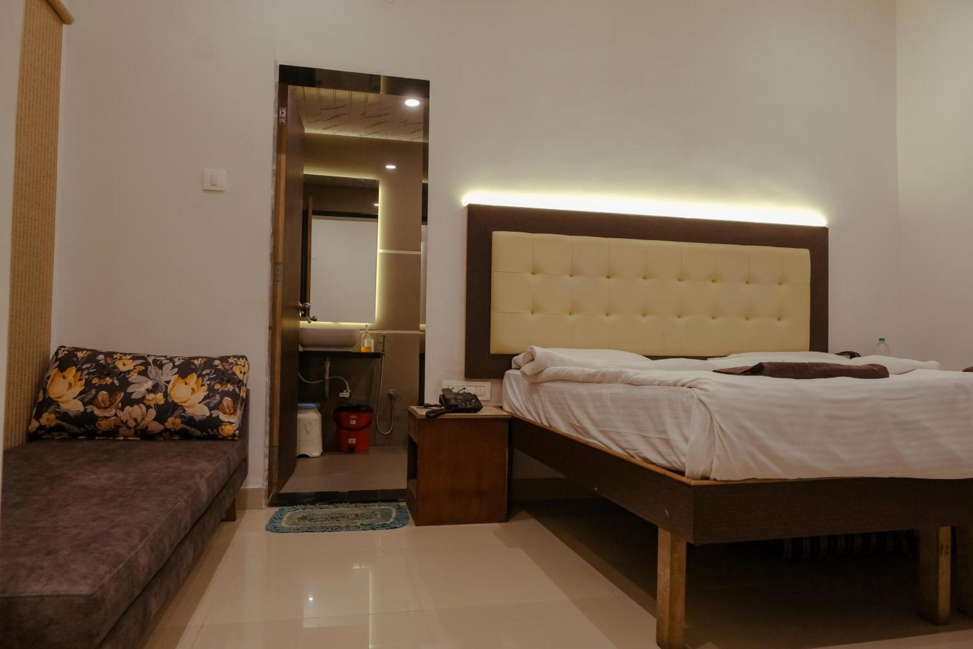 Sanidhya Beach Resort Алибаг Экстерьер фото